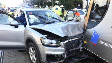 Berchem-Sainte-Agathe : collision entre un tram et une voiture, les conducteurs hospitalisés