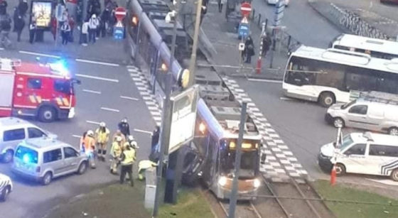 Un tram a renversé une voiture à la Place Meiser - Photo : Alertes Contrôles De Police - Infos Bruxelles