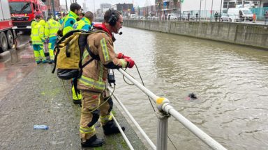 Molenbeek : les pompiers recherchent une personne tombée dans le canal