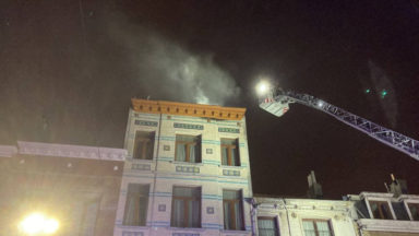 Koekelberg : un violent incendie de toiture s’est déclaré dans un immeuble cette nuit