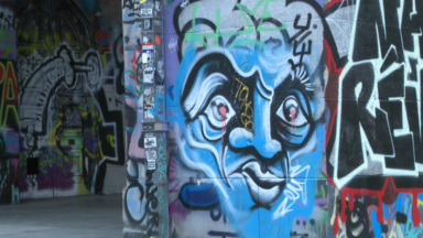 Entre vandalisme et art urbain, quelle place pour les graffitis au Mont des Arts ?