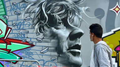 Evere : une fresque voit le jour en hommage à Arno