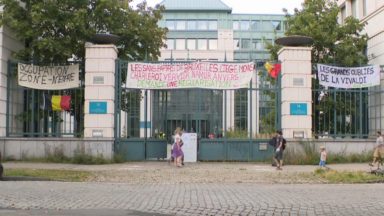 Molenbeek : 70 occupants de la KBC manifestent pour un logement, la commune répond