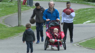 “Donner des ailes” : le défi d’un papa schaerbeekois aux 20km de Bruxelles, avec son fils malade