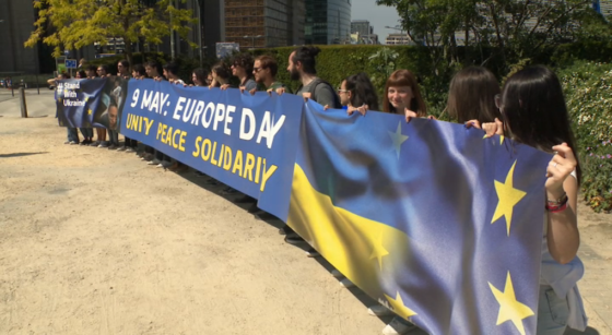 Bannière Stand With Ukraine le 9 mai - Photo : capture bx1