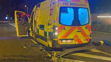 Schaerbeek : une ambulance heurtée par un véhicule lors d’une intervention