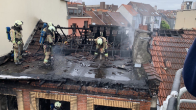 Saint-Gilles : un incendie détruit le toit d’une maison rue du Métal