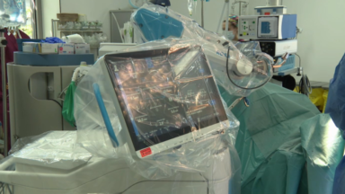 Les hôpitaux Iris Sud célèbrent la 500e prothèse posée par assistance robotisée
