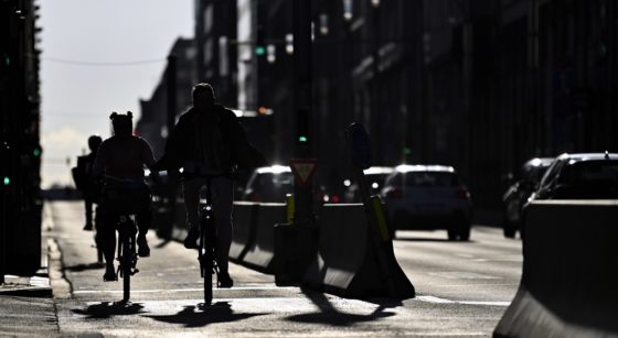 Circulation Trafic Cyclistes Voitures Vélos Piste cyclable Rue de la Loi - Belga Eric lalmand