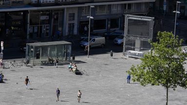 Ixelles : la commune veut retirer l’écran géant de la place Flagey
