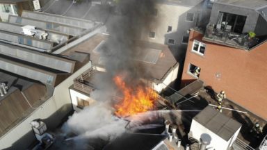 De la fumée dans le centre de Bruxelles : il s’agissait d’un incendie sur une terrasse