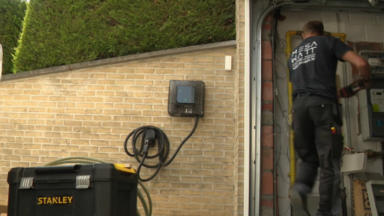La première borne de recharge bidirectionnelle de Belgique installée dans une maison à Wemmel