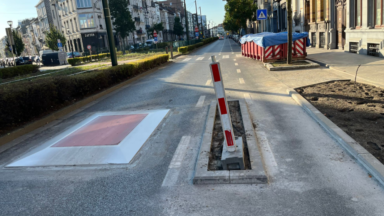 Laaouej sur le parterre au milieu d’une piste cyclable : “L’incompétence de Bruxelles-Mobilité est insupportable”