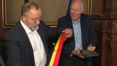 Saint-Gilles : Charles Picqué a cédé son écharpe mayorale à Jean Spinette