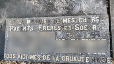 Un tag antisémite inscrit sur une tombe dans le cimetière de Forest à Beersel