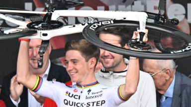 Mondiaux de cyclisme : Remco Evenepoel devient le plus jeune champion du monde du contre-la-montre sur route