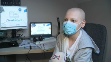 Rafael, en traitement contre le cancer, suit les cours par écran interposé