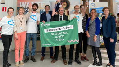 Le flambeau d’une course internationale pour plus d’éducation climatique passe à Bruxelles