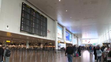 Un voyageur dépose plainte pour l’utilisation de couteaux à steak à Brussels Airport
