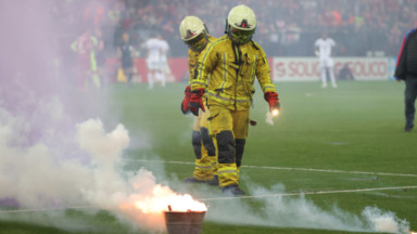 Standard-Anderlecht : des supporters et policiers blessés, le RSCA “condamne fermement” les incidents