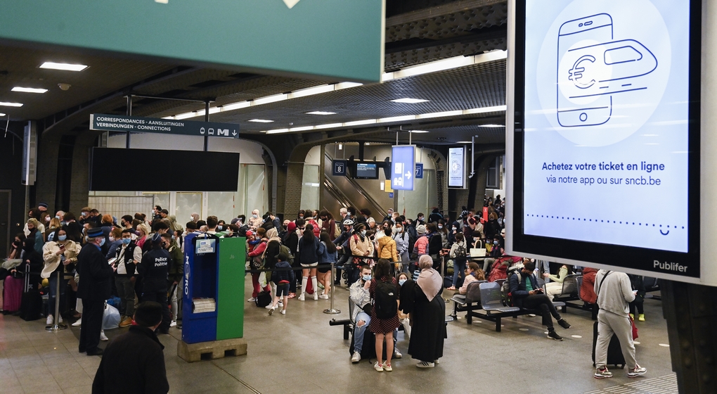 File d'attente Navetteurs Gare SNCB Bruxelles-Midi Gare du Midi - Belga Laurie Dieffembacq