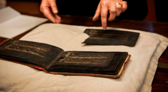 Manuscrit noir exposé à la KBR - Source : KBR Museum