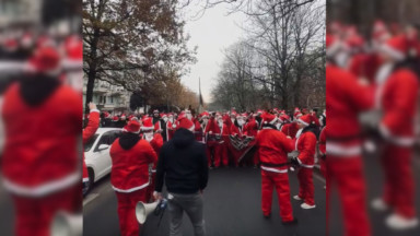 Avant leur match face aux RSCA Futures, des supporters du RWDM défilent à Anderlecht… en Pères Noël !