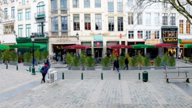 Parasols, fleurs, etc : la Ville de Bruxelles va harmoniser les terrasses de la Place Agora