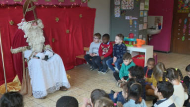 Neder-Over-Heembeek : Saint-Nicolas rencontre les enfants de l’école… Saint-Nicolas