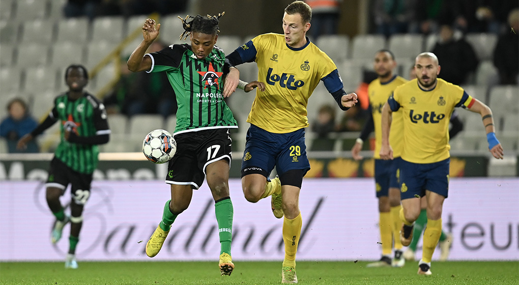 Cercle's Abu Francis and Union's Gustaf Nilsson fight for the ball during a soccer match between Cercle Brugge KSV and Royal Union Saint-Gilloise, Wednesday 18 January 2023 in Brugge, on day 21 of the 2022-2023 'Jupiler Pro League' first division of the Belgian championship. BELGA PHOTO JOHN THYS
