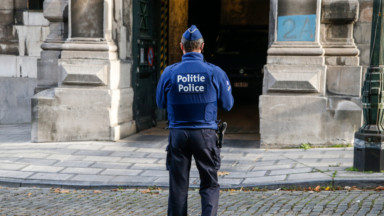 La détention de deux des trois Bruxellois suspectés de terrorisme prolongée d’un mois