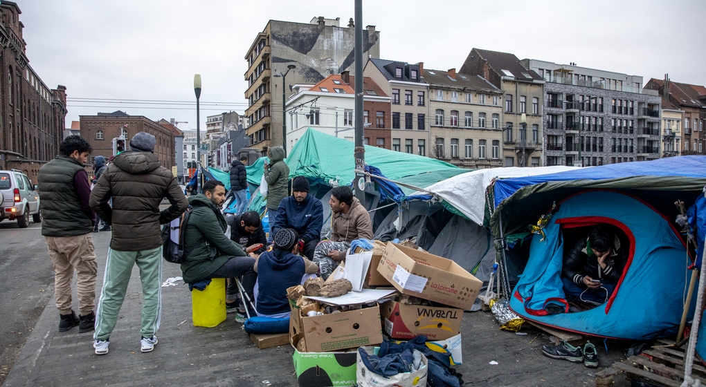 Demandeurs d'Asile Réfugiés Canal Petit Château - Belga Hatim Kaghat