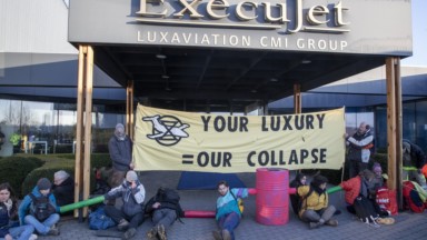 Brussels Airport : des scientifiques et militants bloquent les entrées d’entreprises de jets privés