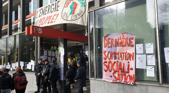 Des activistes et syndicalistes occupent le siège du PS, du MR et d'Ecolo - Photo : Facebook - Réseau Ades