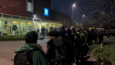 Bruxelles au centre des critiques : retour sur la confusion autour de l’évacuation du “Palais des droits”