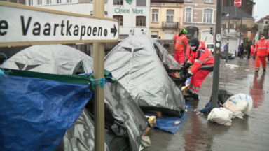 Molenbeek : le campement de fortune le long du canal évacué, plusieurs personnes sans logement