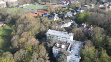 Soupçons d’espionnage à l’ambassade de Russie à Uccle : 17 paraboles ont été repérées