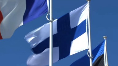 La Finlande devient officiellement le 31e membre de l’OTAN : son drapeau flotte à Evere