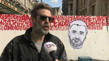 Une fresque participative éphémère en soutien à Olivier Vandecasteele à Bruxelles
