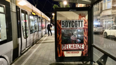 Delhaize : des affiches appellent au boycott dans les rues de la capitale