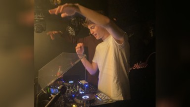 Le jeune DJ bruxellois Purlxo mixe sur Rapol’OG, ce jeudi à 20h00 sur BX1