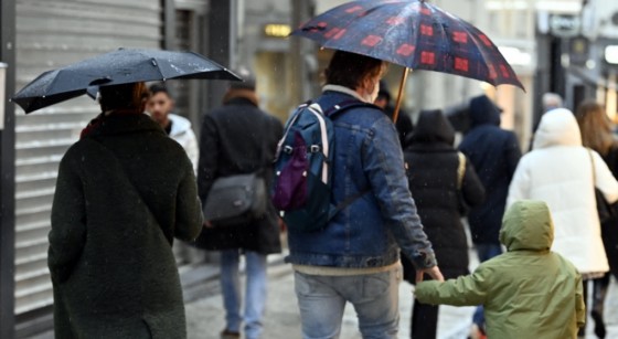 Pluie Parapluie Averses Rue Neuve Bruxelles - Belga Eric Lalmand