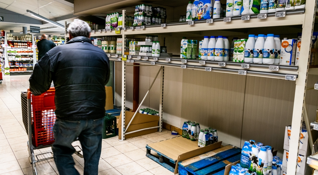 Supermarché Delhaize Rayons Vides - Belga Charlotte Gekiere