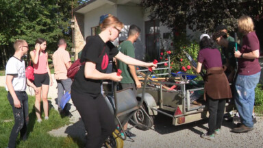 Woluwe-Saint-Pierre : des jeunes volontaires internationaux restaurent le Parc Parmentier