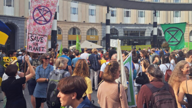 Ville de Bruxelles : 150 manifestants interpellent l’ONU contre les investissements fossiles
