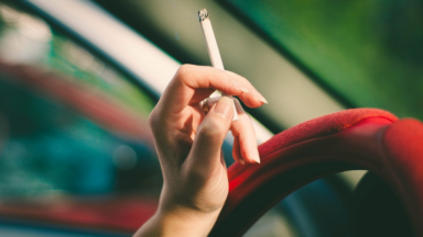 Une seule amende en un an à Bruxelles pour avoir fumé en voiture en présence d’enfants 