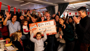 Brussel Helpt : grâce à son spaghetti géant, Bruzz a récolté 84.245 euros pour les Infirmiers de rue