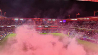 Anderlecht – Le Standard : tensions dans les tribunes, le match interrompu