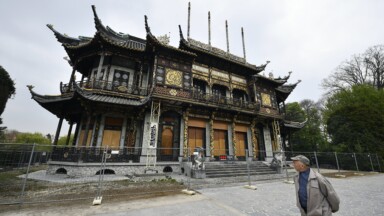 Ans Persoons met en demeure la Régie des Bâtiments et demande la restauration du Pavillon chinois et de la Tour Japonaise