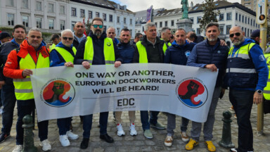 Une centaine de travailleurs portuaires se mobilisent à Bruxelles
